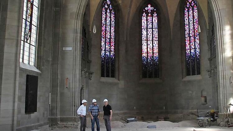 Dekan Roland Huth, Projektleiter Torsten Will und Fördervereinsvorsitzender Helmut Kollo (von links) in der leer geräumten St.-Augustin-Kirche.  Fotos: Ulrike Nauer