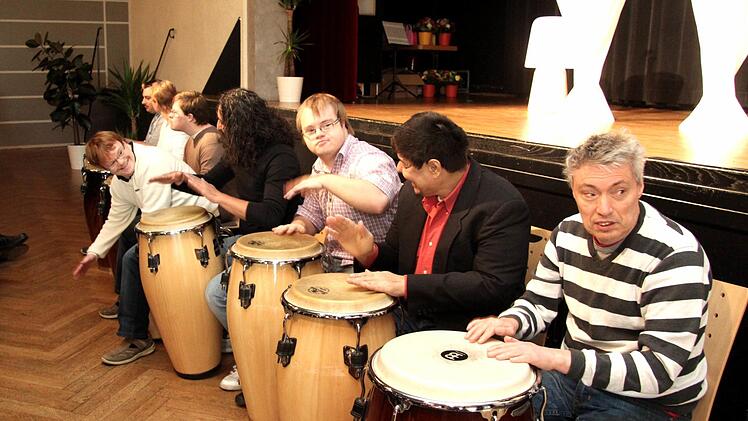 Die Trommelgruppe der Offenen Behindertenarbeit   Richard Sänger