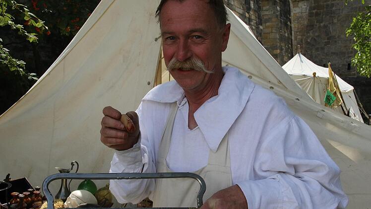 Feldchirurg "Cuiscultus" zeigte, wie rau es einst in den Lazaretten zuging.Foto: Wolfgang Desombre