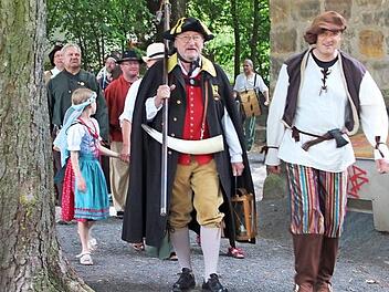 Der Umzug der historischen Festgesellschaft darf zur Markteröffnung nicht fehlen. Fotos: Eckehard Kiesewetter