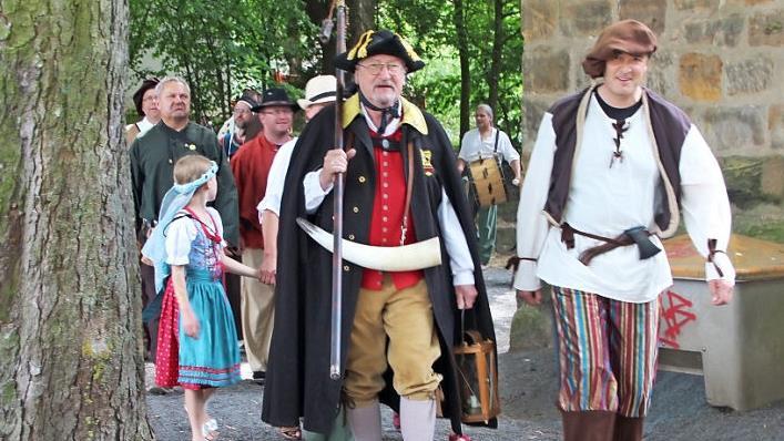 Der Umzug der historischen Festgesellschaft darf zur Markteröffnung nicht fehlen. Fotos: Eckehard Kiesewetter