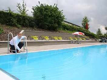 Das Maßbacher Freibad ist bei bei Wasserratten über die Gemeindegrenzen  hinaus sehr beliebt. Nachdem der Marktgemeinderat ein Hygienekonzert  gebilligt hat, kann es etwa ab dem 3. Juli wieder geöffnet werden.   Foto: Heike Beudert