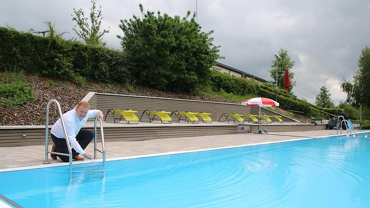 Das Maßbacher Freibad ist bei bei Wasserratten über die Gemeindegrenzen  hinaus sehr beliebt. Nachdem der Marktgemeinderat ein Hygienekonzert  gebilligt hat, kann es etwa ab dem 3. Juli wieder geöffnet werden.   Foto: Heike Beudert