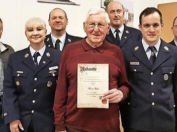 Ehrungen bei der Stockheimer Feuerwehr, von links: 2. B&uuml;rgermeister Rudi Jaros, Ute Paschky, Frank Wich, Horst Raab, Udo Barnickel, Bastian V&ouml;lk, 1. Kommandant Christian Rebhan.
