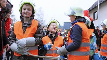 Klar war die Kinderfeuerwehr mit von der Partie. Fotos: Ramona Popp