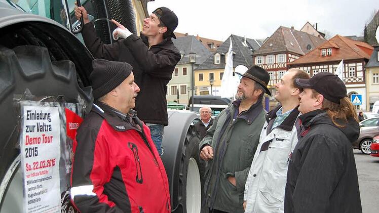 Zum ersten Mal stellte Firma Herold aus Lichtenfels einen finnischen Traktor aus. Die 250 PS kosten rund 140 000 Euro.  Foto: Andreas Welz
