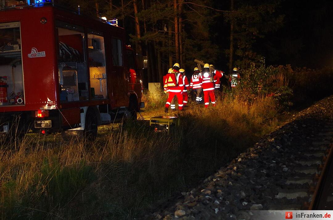 Großübung, Feuerwehr, BRK, THW - Zugunfall bei Petersaurach