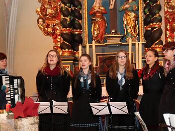 Die Eschenbacher Madli sangen fränkische Lieder, aber auch das "Hallelujah" von Leonard Cohen.      Foto: Johanna Blum