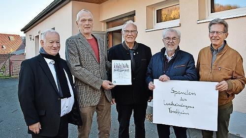 Foto von links: B&uuml;rgermeister Rudolf Braun, Braumeister Urban Winkler, 1. Vorsitzender Eduard N&ouml;th, Schatzmeister Herbert Meier, und stellvertretender Vorsitzender des Fr&auml;nkischen S&auml;ngerbunds Hans-J&ouml;rg F&ouml;rster