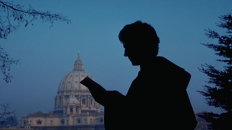 Hinter den Mauern des Vatikans verbergen sich dunkle Geheimnisse. In "Tatort Vatikan - Geheimnisvolle Kriminalf&auml;lle" beleuchtet das ZDF einen Dreifachmord und eine mysteri&ouml;se Entf&uuml;hrung.