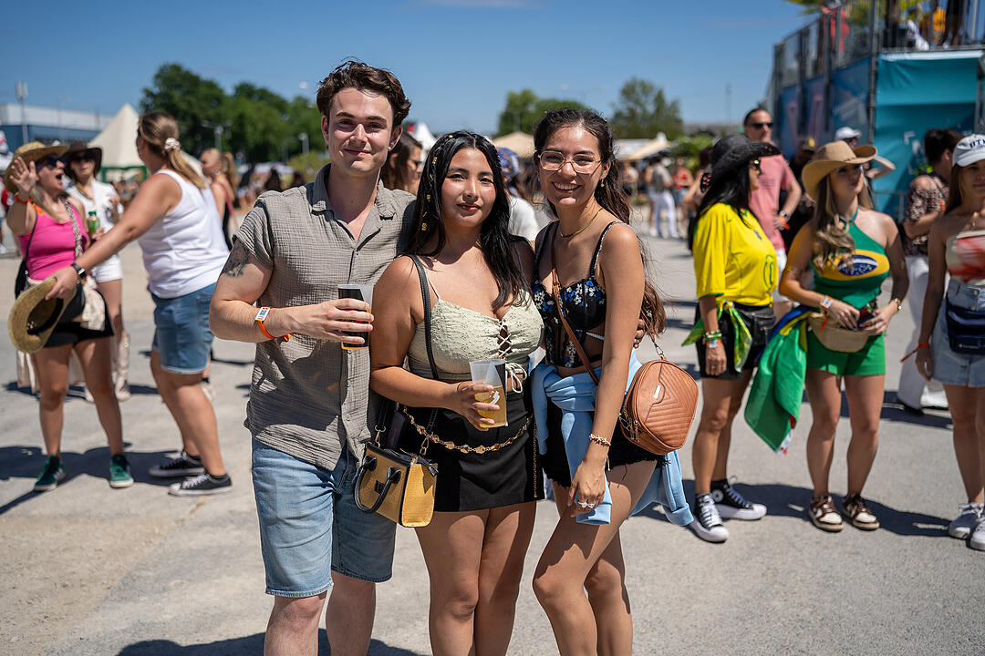 Mit vielen internationalen und nationalen Live-Acts.