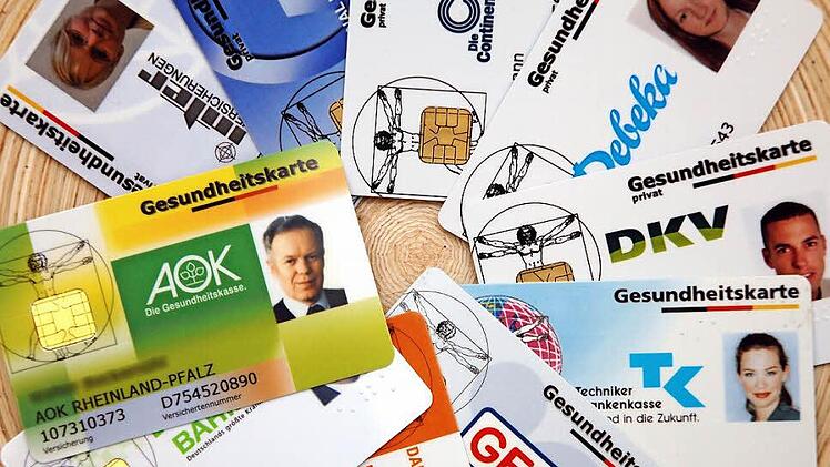 Seit 1. Januar ist die Gesundheitskarte mit Foto Pflicht: Wer keine hat, muss nachweisen, dass er versichert ist. Foto: Harald Tittel, dpa
