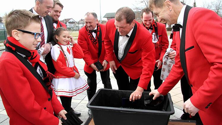Impressionen von der Schlüsselübergabe im Weisendorfer Rathaus. Foto: Richard Sänger