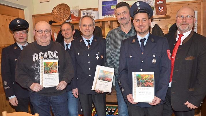 Ehrungen und Kommandantenwahl bei der FFW Eichenbühl (von links): Feuerwehrbeauftragter Christian Höfner, Klaus Schamberger, Zweiter Kommandant Manuel Schubert, Kommandant Werner Murrmann, Joachim Geßlein, Vorsitzender Alexander Schubert und Bürgermeister Egon Herrmann Foto: Karl-Heinz Hofmann