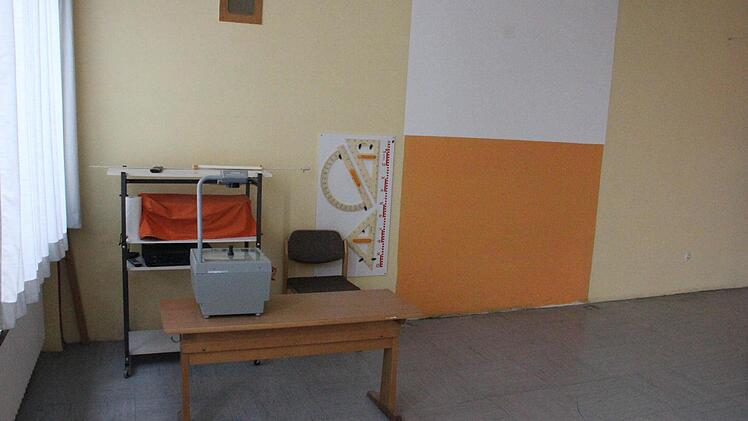 Relikte aus der Schulära in einem der Klassenzimmer  Foto: Friedwald Schedel