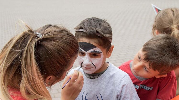 Beim Kinderschminken konnten sich die Kids in die unterschiedlichsten Fantasiefiguren verwandeln.