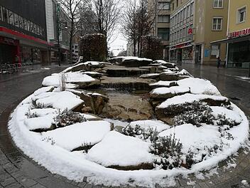 Läuft das ganze Jahr: Der Treppenbrunnen am Jägersbrunnen.  Foto: Horst Breunig