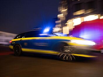 Unfall in Rödental: Fahranfänger (18) überschätzt sich - Frau verletzt in Notaufnahme
