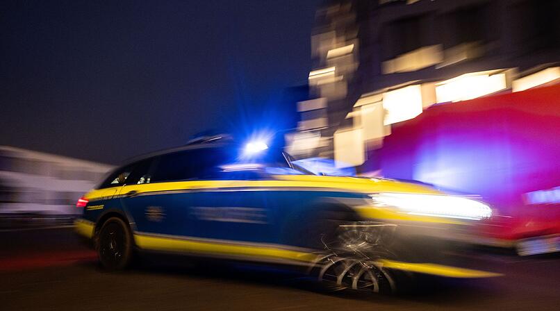 Unfall in Rödental: Fahranfänger (18) überschätzt sich - Frau verletzt in Notaufnahme