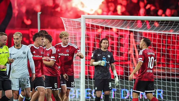 Spektakel in N&uuml;rnberg: Kloses Team spielt unentschieden gegen Wolfsburg