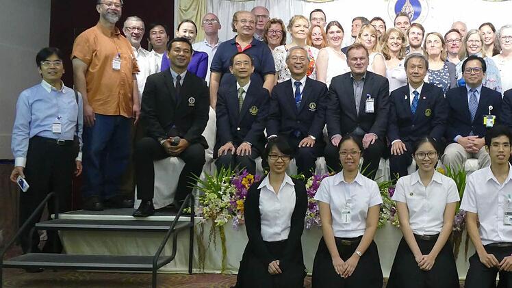 Das "World Doctors Orchstra" spielte unter der Leitung von Stefan Willich in der berühmten Prince Mahidol Hall in Bangkok. Foto: privat