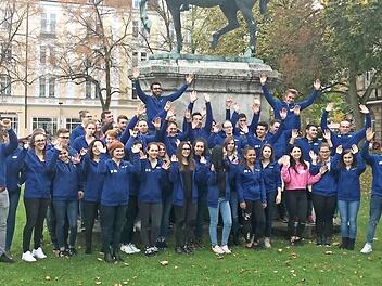 Die Azubis zeigten beim Teamwettbewerb, wie gut sie zusammenarbeiten k&ouml;nnen und was sie im Verlauf ihrer Ausbildung schon &uuml;ber ihren Beruf und ihren Arbeitgeber gelernt haben. Foto: privat