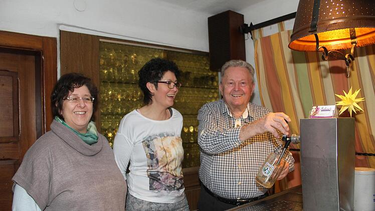Die beiden  Töchter der Wirtsleute,  Irene (51) und Monika (48),  haben andere Lebenspläne und  sich dagegen entschieden, das Wirtshaus zu übernehmen. Foto: Sonny Adam