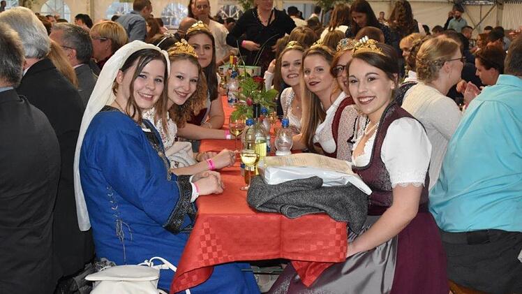 Landkreis Kitzingen: Beliebtes Weinfest beginnt am Freitag - "Yuhuu, die Weinfest-Saison startet am Wochenende"