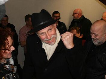 Die Faust des Siegers: Geschafft. Kay Blankenburg (SPD) bleibt weitere sechs Jahre Oberbürgermeister von Bad Kissingen. Fotos: Paul Ziegler