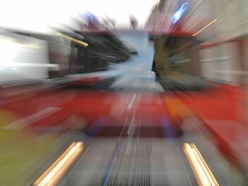 Bei einem Feuer in Würzburg wurde eine Seniorin am Dienstag schwer verletzt. Es wäre wohl noch schlimmer gekommen, hätte ein Nachbar nicht geholfen. Symbolbild: Ronald Rinklef