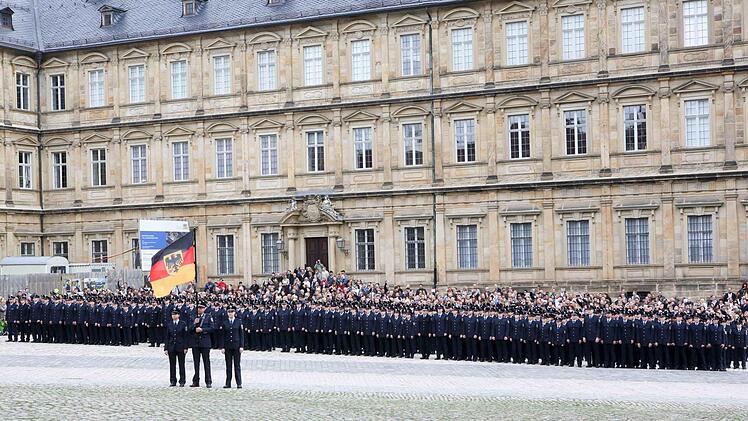 Vereidigung der Bundespolizei auf dem Domplatz am 14. Oktober 2017.  Foto: RiegerPress