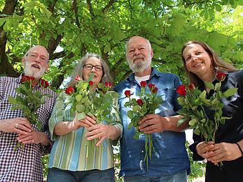 Jens Müller-Rastede, Bärbel Fürst, Bernt Sieg und Milli Genth lassen am 13. April noch einmal rote Rosen regnen. Thomas Malz