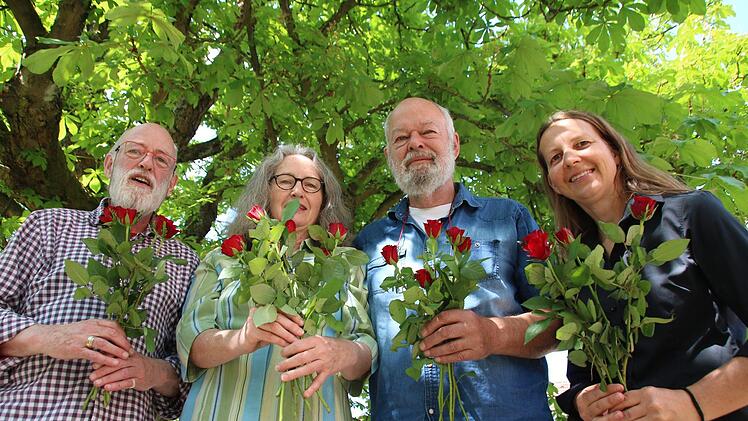 Jens Müller-Rastede, Bärbel Fürst, Bernt Sieg und Milli Genth lassen am 13. April noch einmal rote Rosen regnen. Thomas Malz
