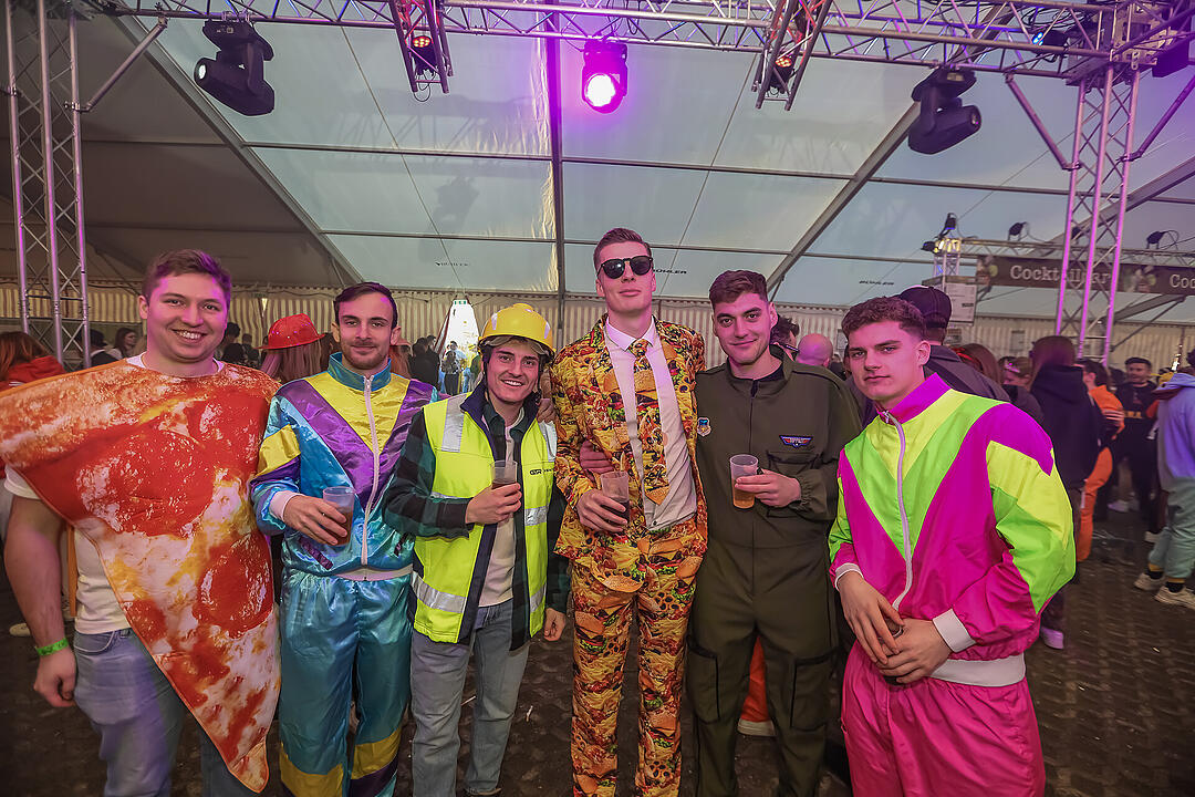 Im großen Festzelt wurde richtig gefeiert!