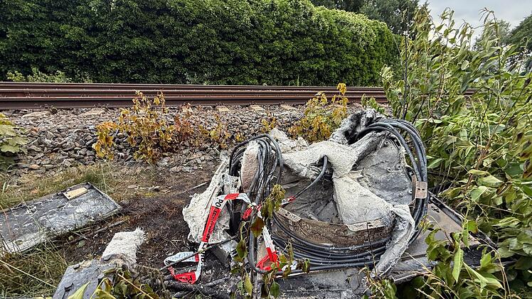 Mutma&szlig;licher Anschlag auf Bahn-Infrastruktur