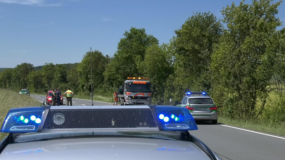 Waldbüttelbrunn: Mutter mit zwei Kindern bei Unfall schwer verletzt