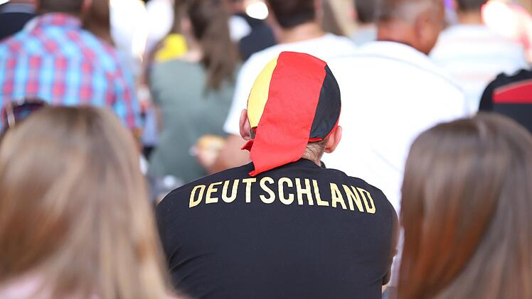 Von der frühen Anstoßzeit ließen sich die Zuschauer nicht abschrecken. Sie sorgten erneut für eine "volle Hütte" in der Kühnlenzpassage. Foto: Marian Hamacher