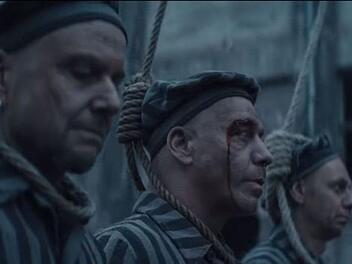 Mitglieder der Band Rammstein in einem Aufsehen erregendem Clip.  Foto: Glomex/Screenshot