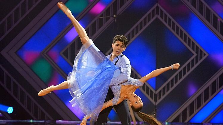 Den Quickstep von Diego Pooth und Ekaterina Leonova zu "Coco Jambo" von Mr. President lobte Motsi als Diegos bisher besten Tanz.