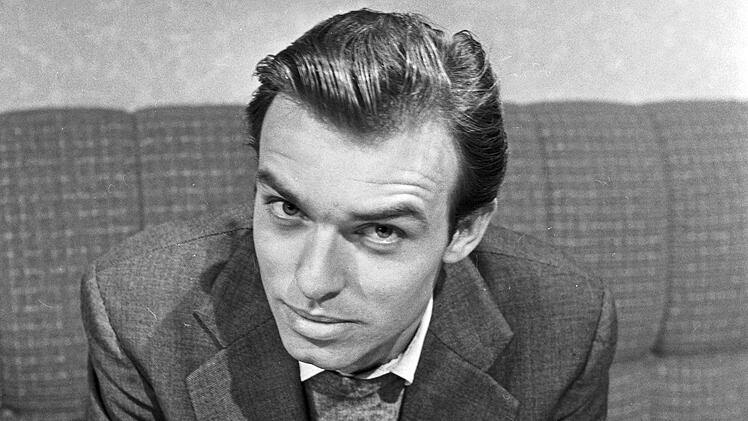 Auch im Fernsehen war Charles Brauer früh präsent: In der Familienserie "Unsere Nachbarn heute abend - Familie Schölermann" (1945-1960) spielte er den Sohn Heinz.