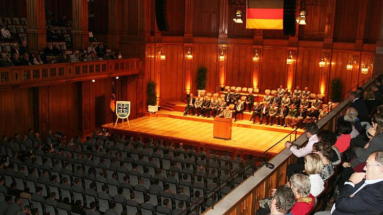 Angehörige und Gäste verfolgten den Festakt.  Foto: Werner Vogel