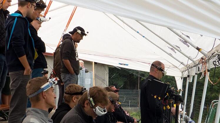 Volle Konzentration, gutes Augenmaß und eine gesunde Hand-Augen-Koordination sind gefragt, wenn man beim Drone Racing bestehen will.