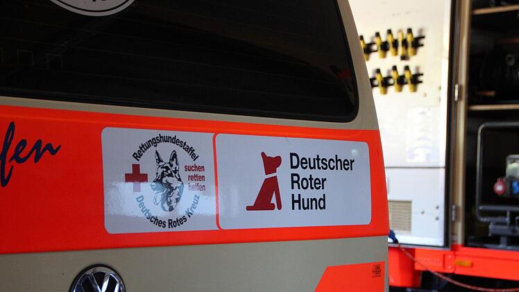 Hier finden viele Fahrzeuge Platz - zum Beispiel auch der Wagen der Hundestaffel. Foto: Ulrike Müller