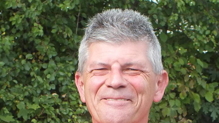 Dieter Wirth verbindet Kriminalfälle mit Humor.     Foto: Manfred Welker