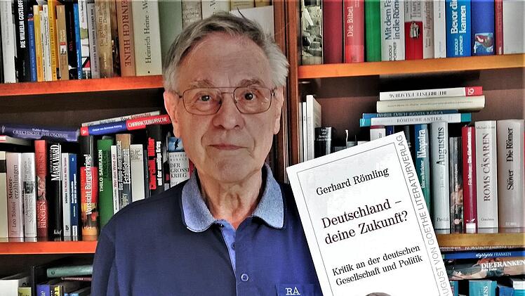 Autor Gerhard Römling (80) mit seinem Buch "Deutschland - deine Zukunft?"