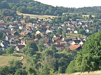 In Dörfchen Züntersbach gibt es seit längerem zwei Kirchen, aber erst seit 50 Jahren Straßennamen. Dafür doppelten sich einst die Hausnummern.