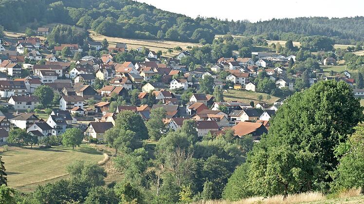In Dörfchen Züntersbach gibt es seit längerem zwei Kirchen, aber erst seit 50 Jahren Straßennamen. Dafür doppelten sich einst die Hausnummern.
