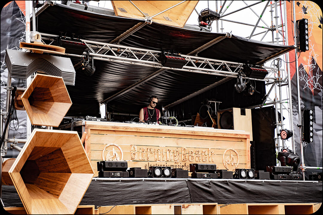 Love, Fire & Electronic Beats!