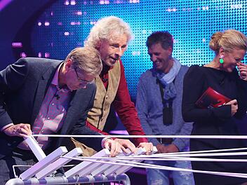 Thomas Gottschalk - hier beim Spiel "Das menschliche Klavier" - ist verärgert, dass bei der Ausstrahlung der Quiz-Show "Die 2 - Gottschalk & Jauch gegen alle" ausgerechnet die Passage mit den Kulmbacher Gewinnern rausgeschnitten worden ist. Er bittet RTL um Aufklärung. Foto: RTL / Stefan Gregorowius