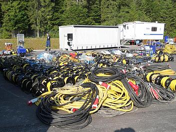 Das THW hat nach dem Gipfel abgebaut: 7500 Meter Elektrokabel waren zuvor verbaut worden. Foto: THW OV Bad Kissingen